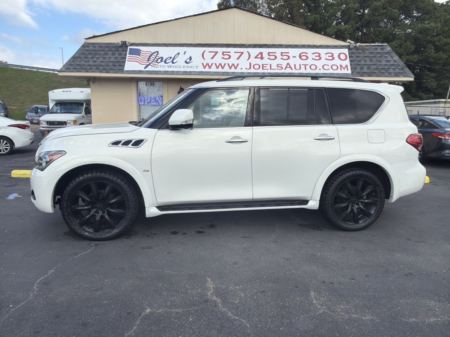 2012 WHITE Infiniti QX56 4WD (JN8AZ2NEXC9) with an 5.6L V8 DOHC 32V engine, 5-Speed Automatic transmission, located at 5700 Curlew Drive, Norfolk, VA, 23502, (757) 455-6330, 36.841885, -76.209412- Photo#0