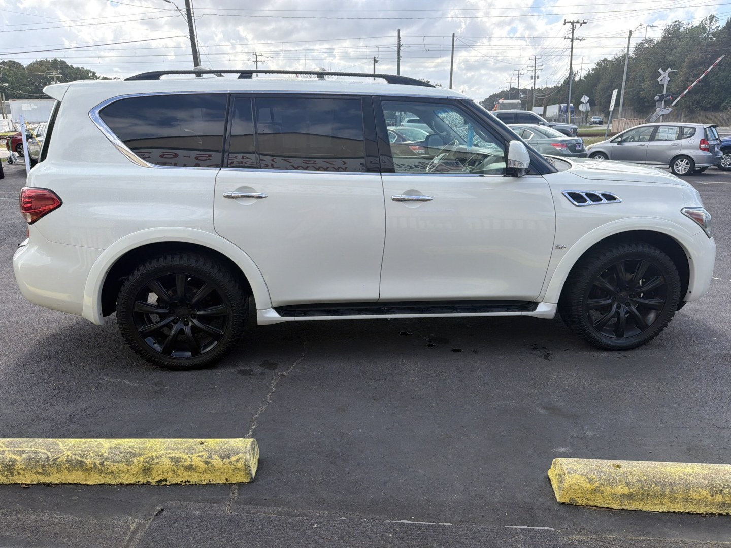 2012 WHITE Infiniti QX56 4WD (JN8AZ2NEXC9) with an 5.6L V8 DOHC 32V engine, 5-Speed Automatic transmission, located at 5700 Curlew Drive, Norfolk, VA, 23502, (757) 455-6330, 36.841885, -76.209412- Photo#3