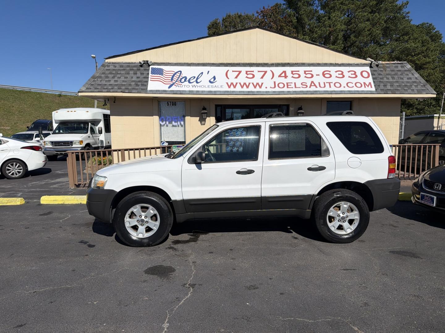 2007 WHITE Ford Escape XLT 2WD 2.3L (1FMYU03Z57K) with an 2.3L L4 DOHC 16V engine, 4A OD transmission, located at 5700 Curlew Drive, Norfolk, VA, 23502, (757) 455-6330, 36.841885, -76.209412- Photo#0