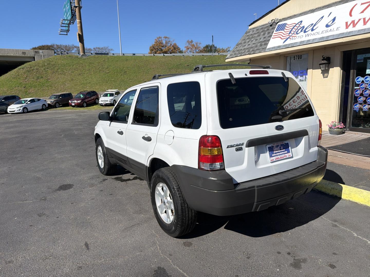 2007 WHITE Ford Escape XLT 2WD 2.3L (1FMYU03Z57K) with an 2.3L L4 DOHC 16V engine, 4A OD transmission, located at 5700 Curlew Drive, Norfolk, VA, 23502, (757) 455-6330, 36.841885, -76.209412- Photo#1