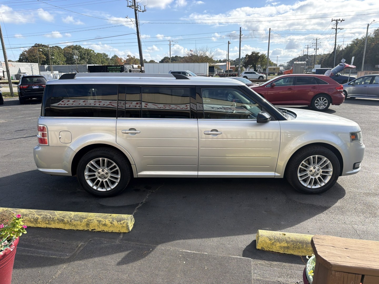 2014 Silver Ford Flex SEL FWD (2FMGK5C80EB) with an 3.5L V6 DOHC 24V engine, 6-Speed Automatic Overdrive transmission, located at 5700 Curlew Dr., Norfolk, VA, 23502, (703) 554-4373, 36.841885, -76.209412- Photo#3